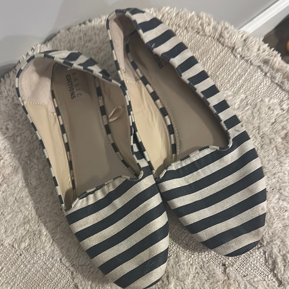 Basic Editions Black and White Flats